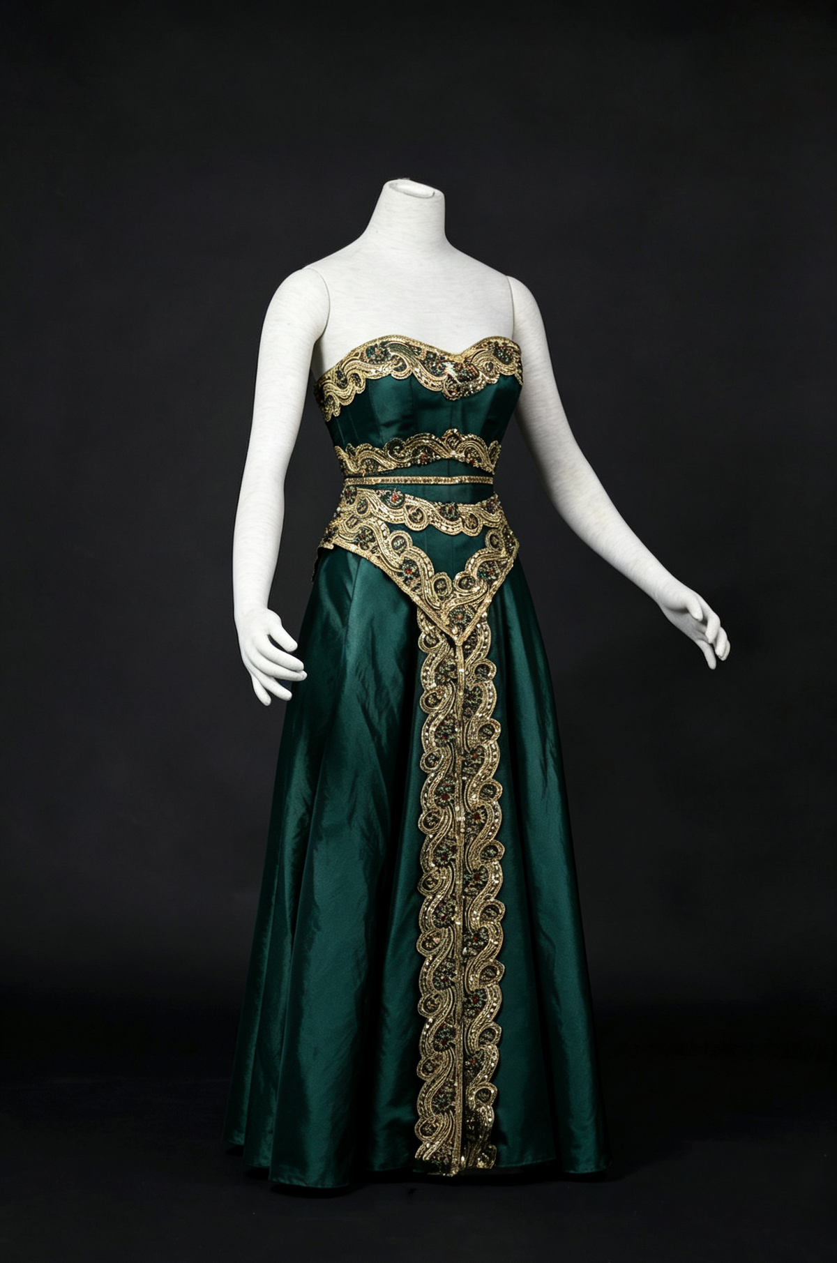 Dreamy dress Queen Gown With Fur Cloak