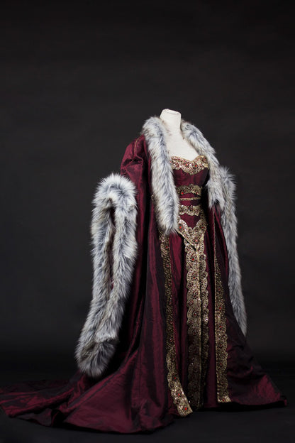 Dreamy dress Queen Gown With Fur Cloak